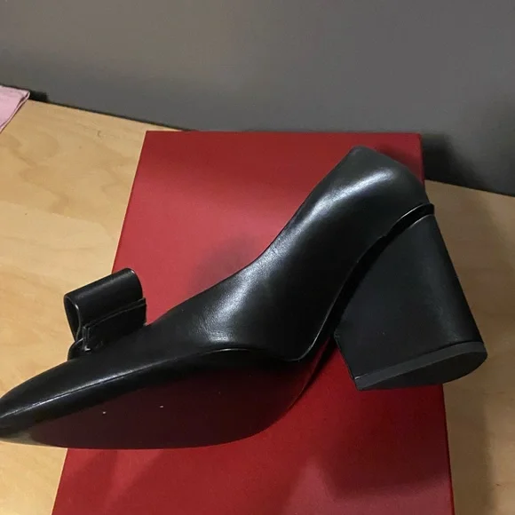 Brand new Salvatore Ferragamo Viva Heel - Picture 2 of 5